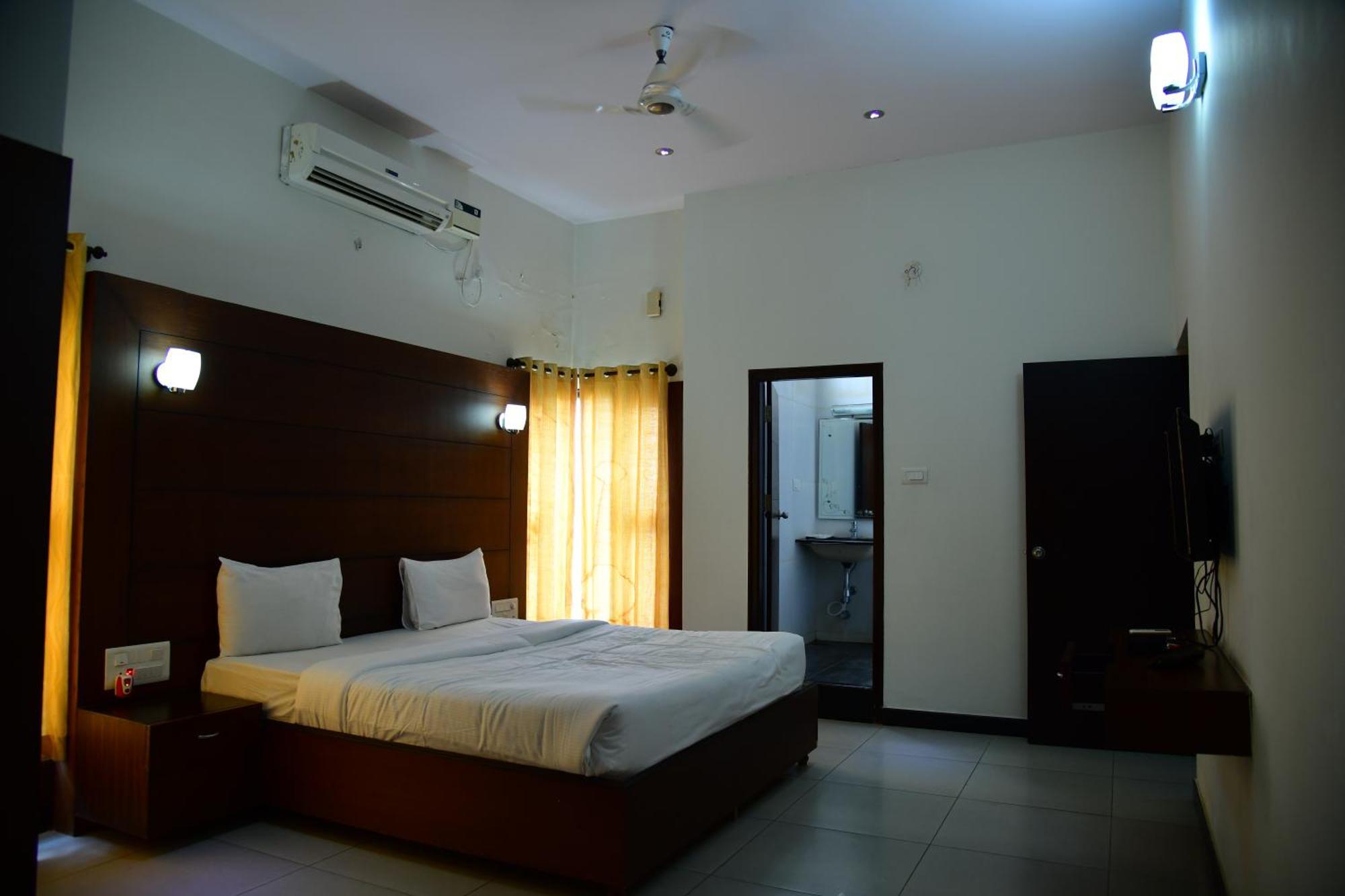 Nijaguna Resorts Chāmrājnagar Exterior foto
