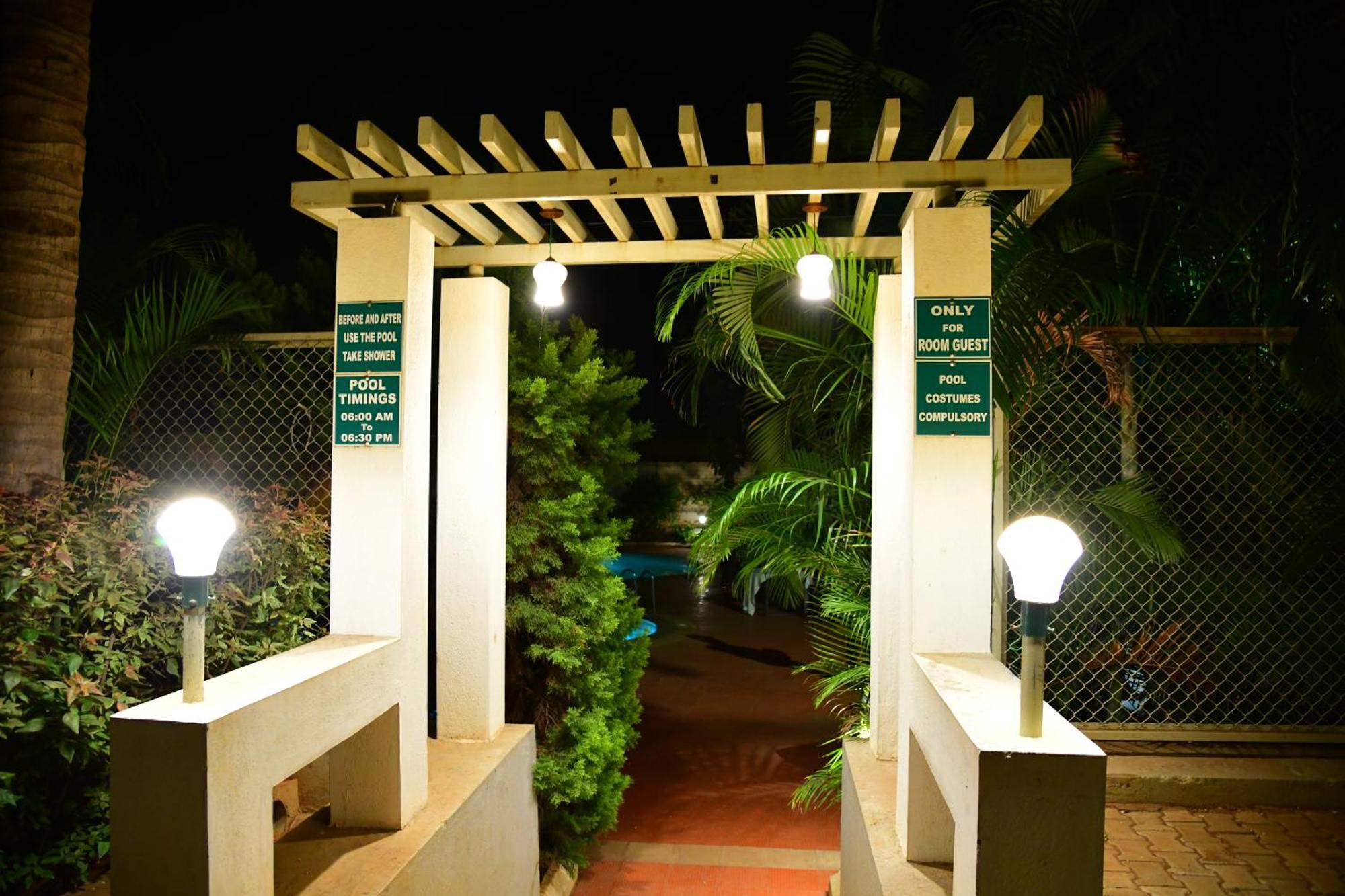 Nijaguna Resorts Chāmrājnagar Exterior foto