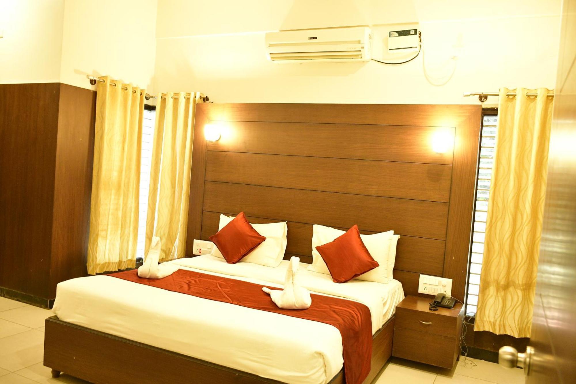 Nijaguna Resorts Chāmrājnagar Exterior foto